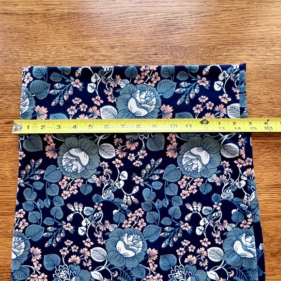 ⭐️ NWT Agnes & Dora Floral Navy and Pink Pull On Pencil Skirt MEDIUM - Picture 3 of 9